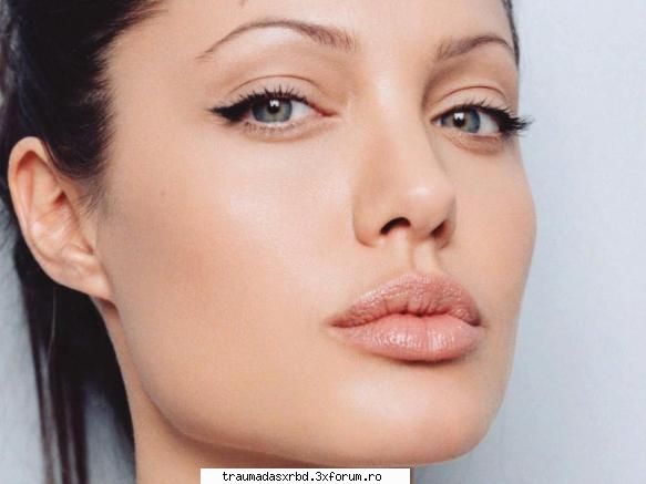 ���Angelina Jolie��� - DeeDee - Actori
