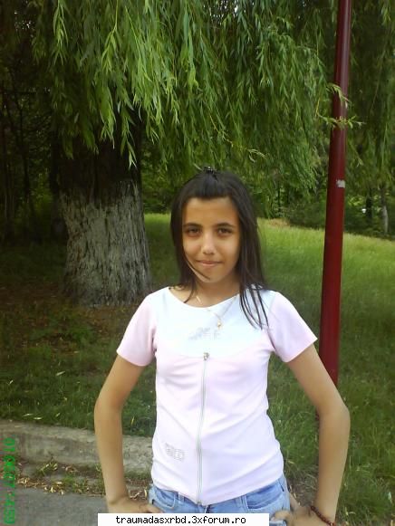 buna,sunt alina,am 13 ani :zzz:  sa nu va speriati de mine :zzz:  :rotfl:  :rotfl:  :rotfl: ~~poze